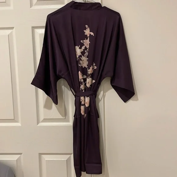 Purple Robe - Picture 2 of 3